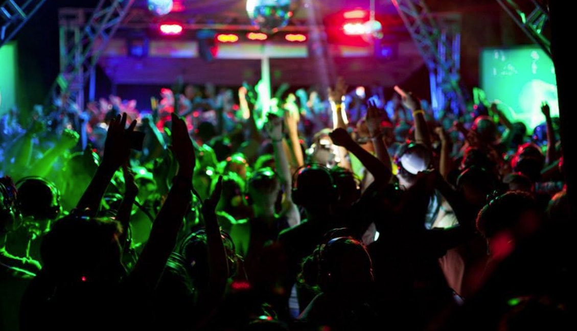 How to Host a Silent Disco Party: Everything You Need to Know – BlissLights